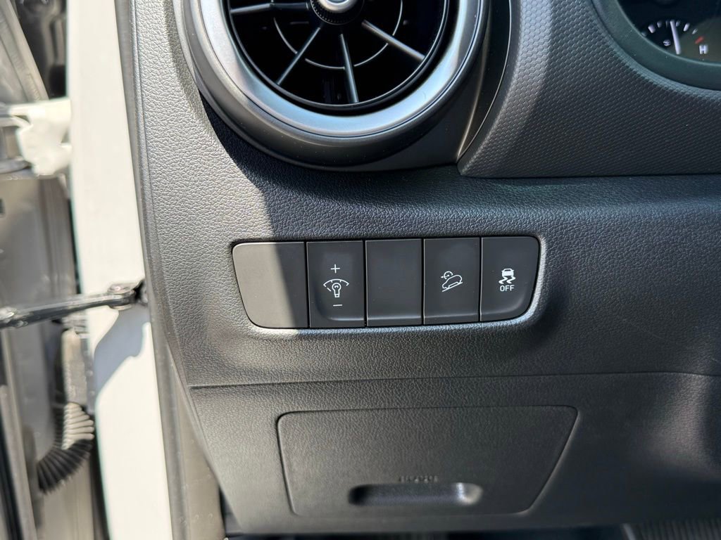 Used 2022 Hyundai Kona SEL FWD image 25