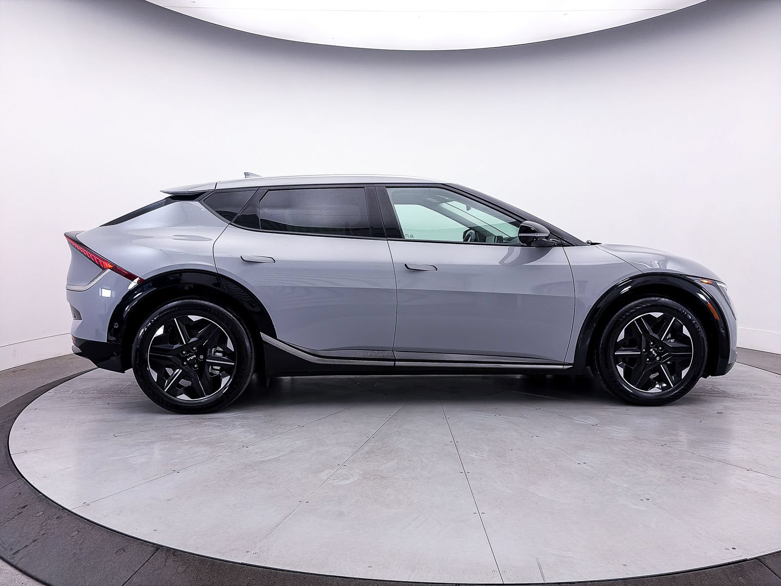 Used 2025 Kia EV6 Wind RWD image 42