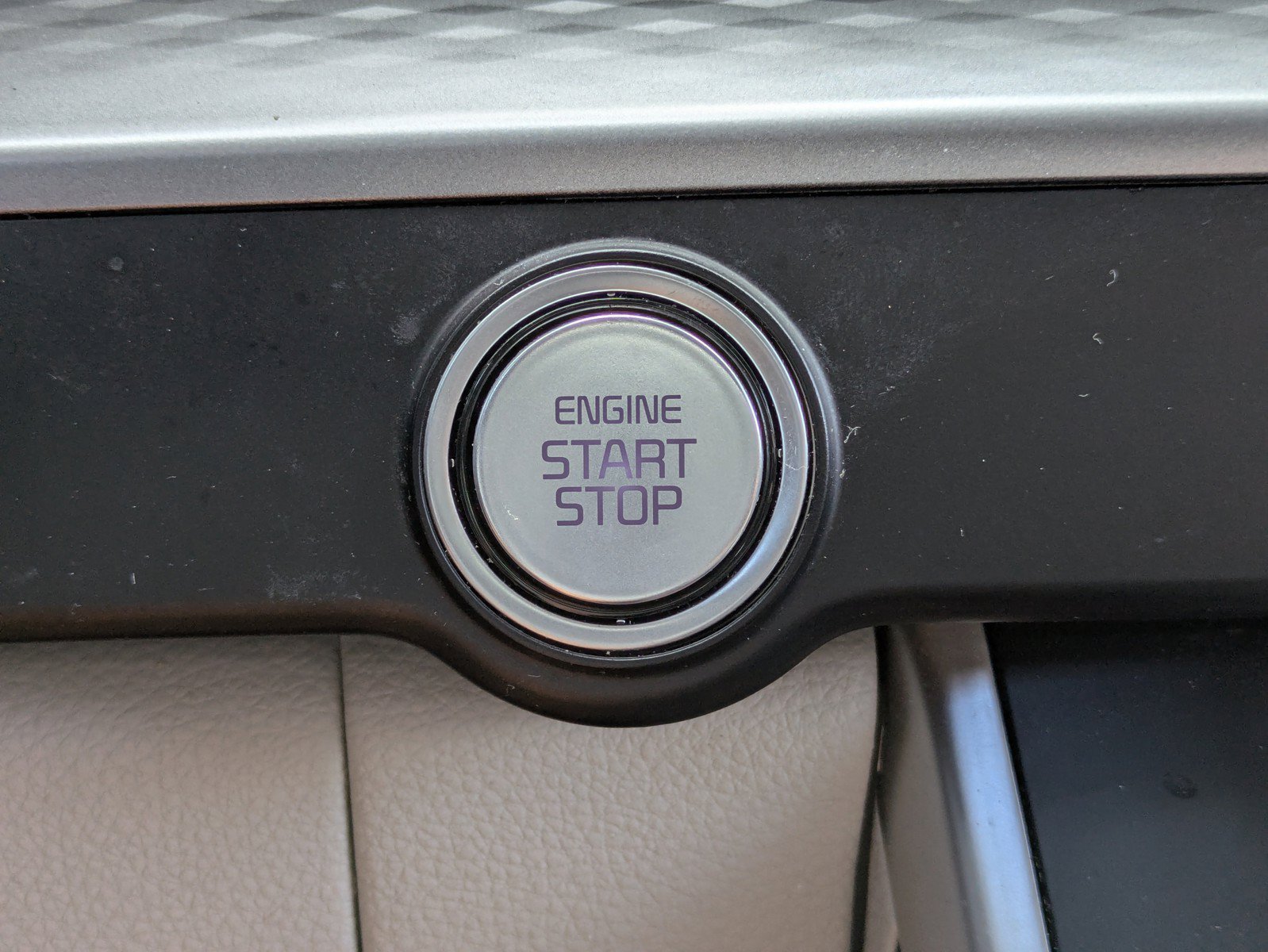 Certified 2024 Kia Carnival LX FWD image 27