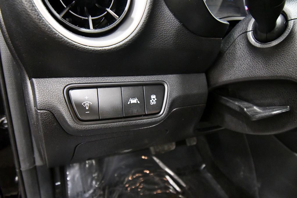 Certified 2019 Kia Forte LXS image 18