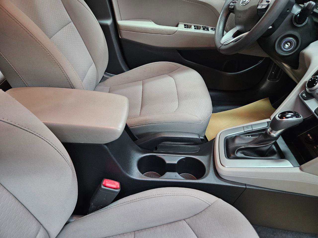 Used 2019 Hyundai Elantra SE FWD image 21