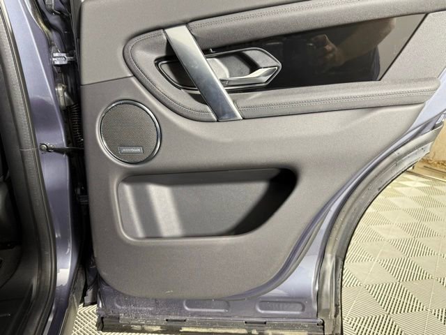 Used 2025 Land Rover Discovery Sport S image 28