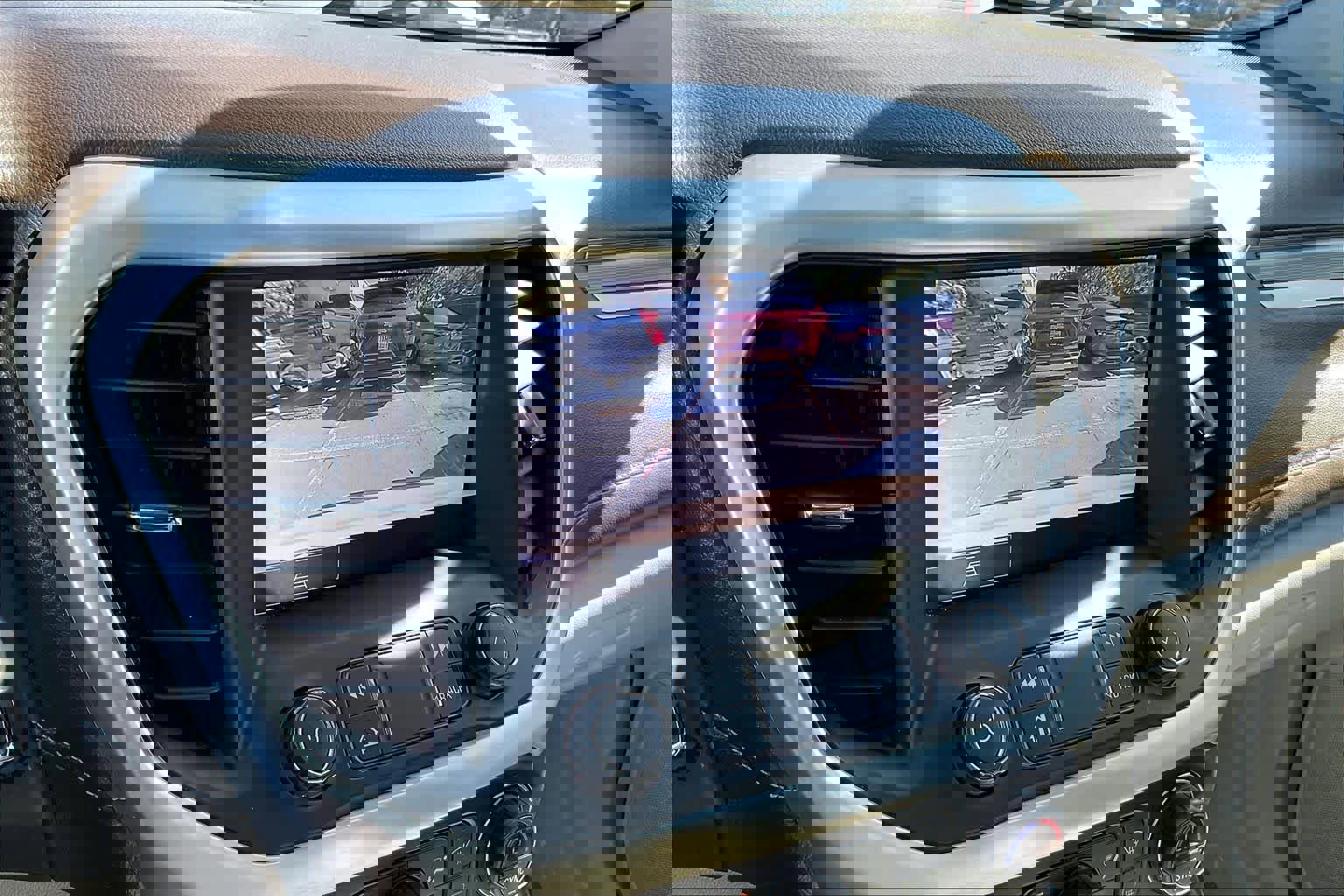 Used 2021 GMC Acadia SLT image 21