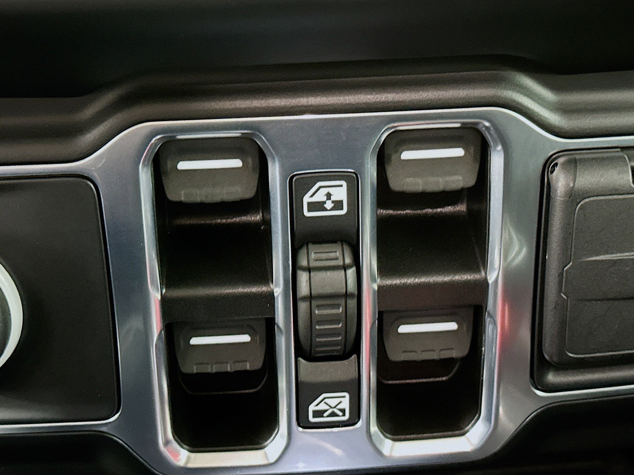 Used 2022 Jeep Wrangler Sahara image 25