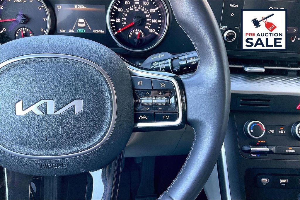 Used 2024 Kia Carnival LX image 18