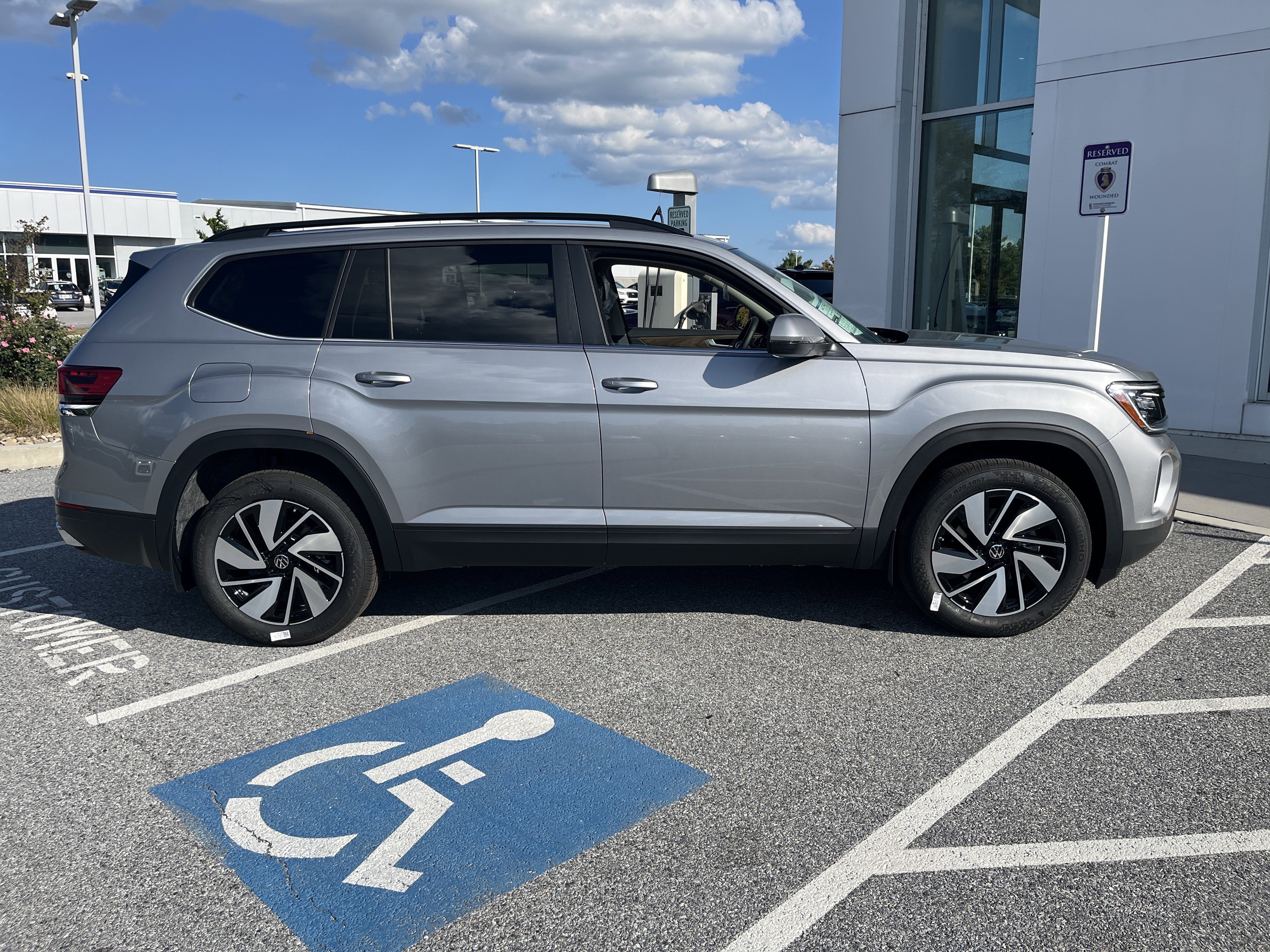 New 2026 Volkswagen Atlas SE image 4