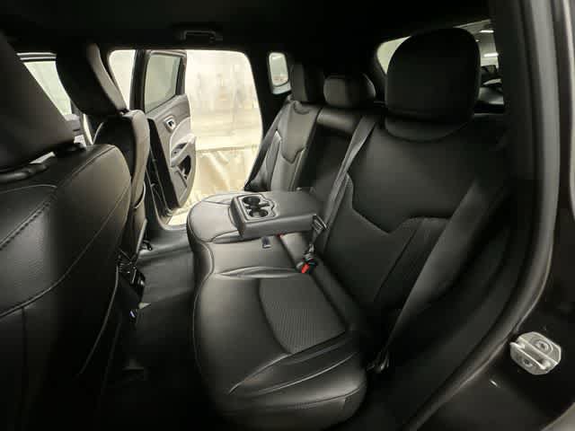 Used 2024 Jeep Compass Latitude AWD/4WD image 18
