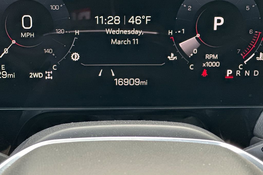 Used 2025 GMC Yukon Denali AWD/4WD image 28