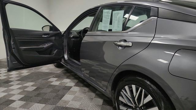 Used 2024 Nissan Altima 2.5 SV image 11