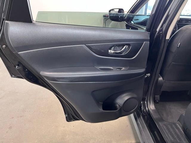 Used 2020 Nissan Rogue SV image 19