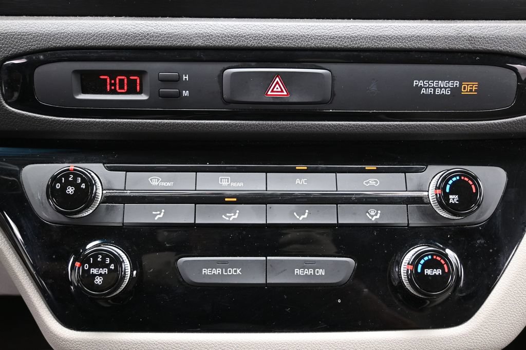Used 2018 Kia Sedona L FWD image 24