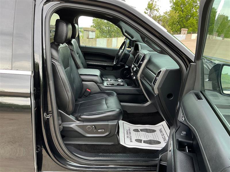 Used 2018 Ford Expedition Max XLT w/ Equipment Group 202A AWD/4WD image 36