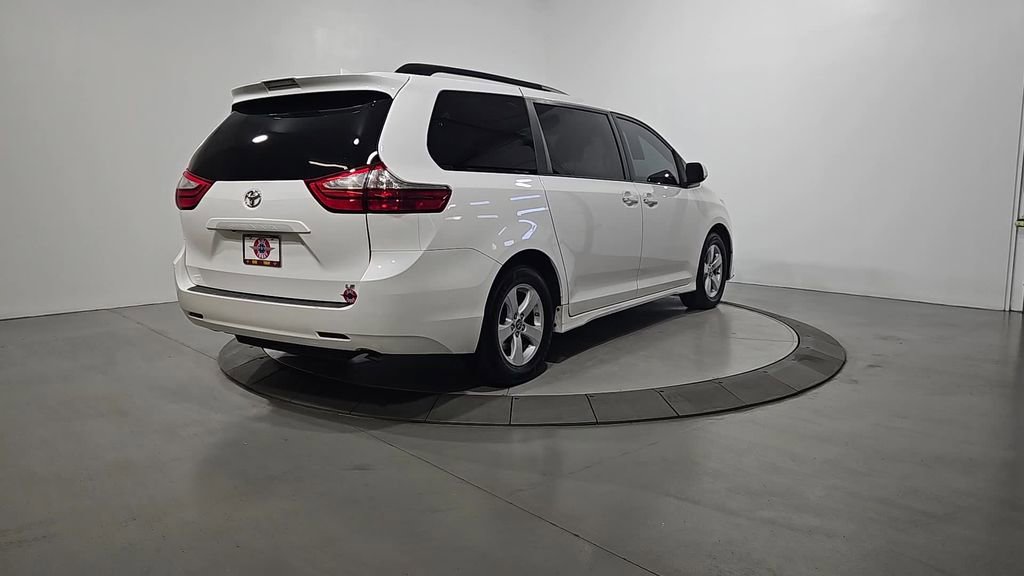 Used 2019 Toyota Sienna LE w/ LE Preferred Package FWD image 5