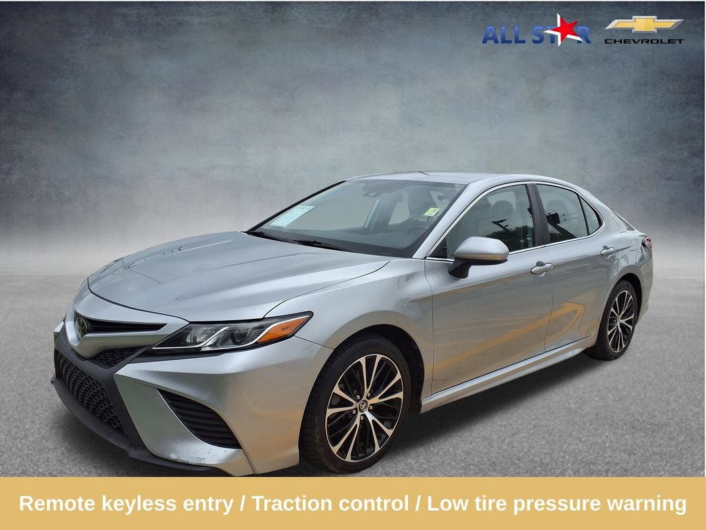 Used 2020 Toyota Camry SE FWD image 1
