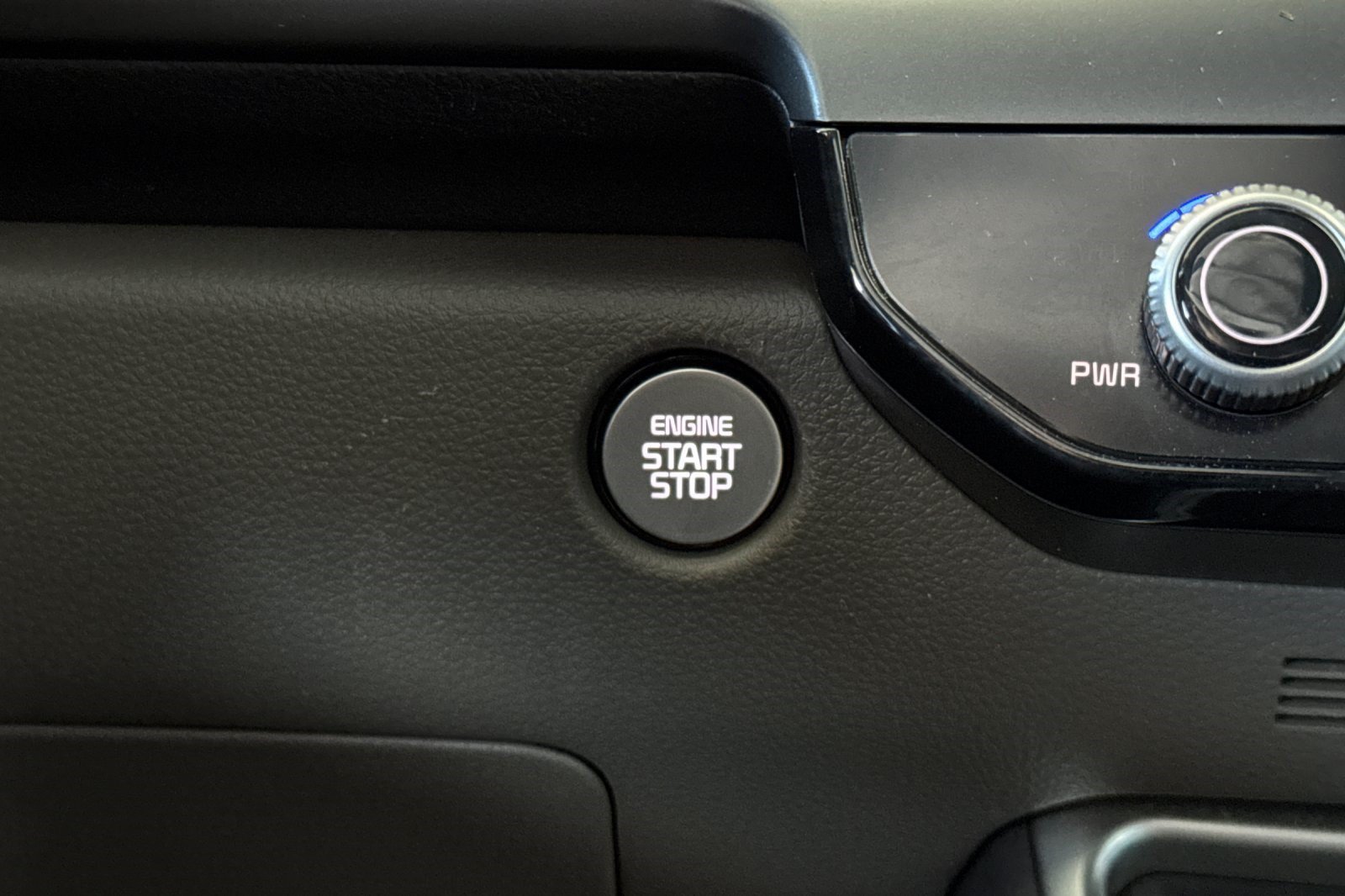 Used 2026 Kia Carnival FWD image 16