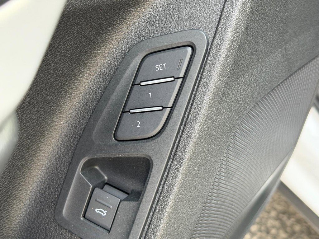 Used 2025 Audi Q3 2.0T Premium w/ Convenience Package image 16