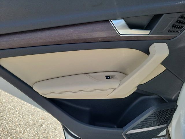 Used 2021 Audi Q5 Prestige w/ Prestige Package image 12