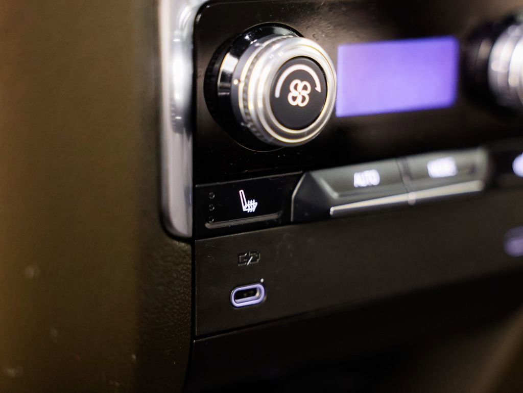 Used 2025 GMC Yukon XL Elevation image 25