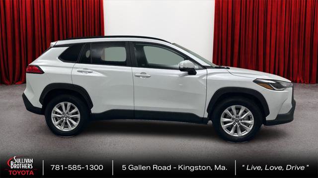 Certified 2022 Toyota Corolla Cross LE image 4