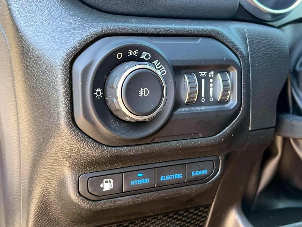 Certified 2022 Jeep Wrangler Unlimited Sahara image 18