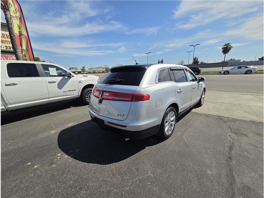 Used 2018 Lincoln MKT AWD w/ Technology Package image 5