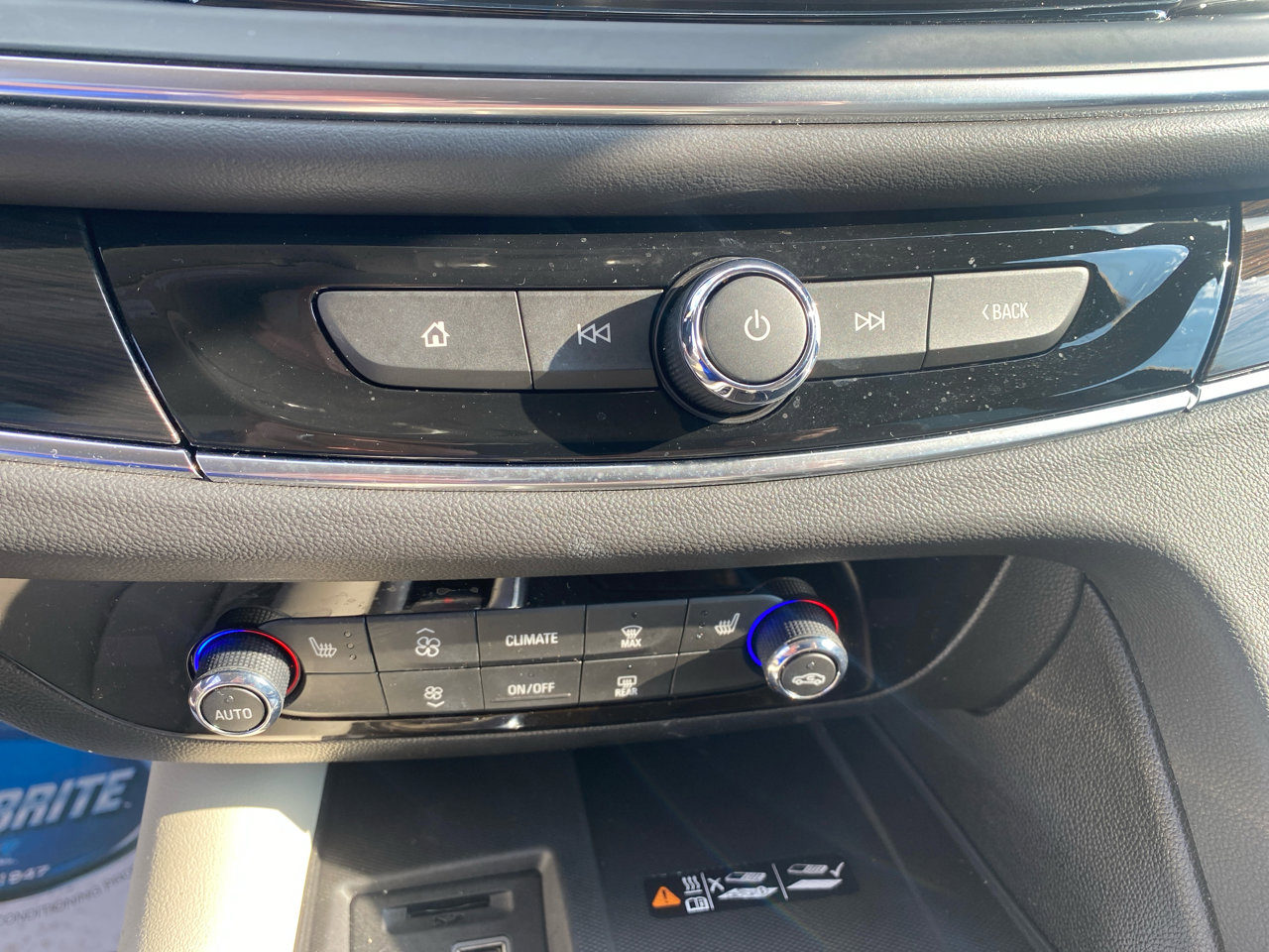 Used 2024 Buick Enclave Essence w/ Sport Touring Edition FWD image 21