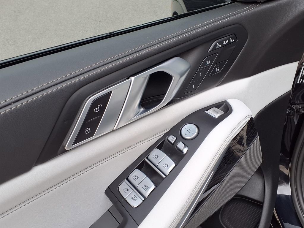 Used 2023 BMW X7 xDrive40i w/ M Sport Package image 10