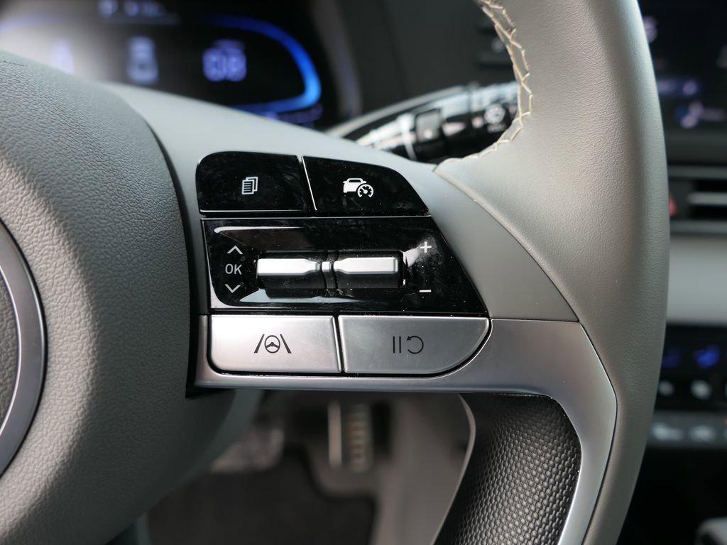 Certified 2025 Hyundai Elantra Sport image 14