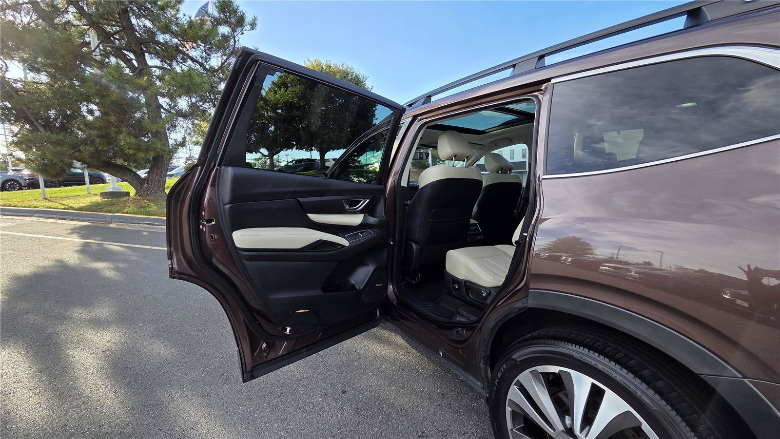 Used 2021 Subaru Ascent Limited w/ Technology Package AWD/4WD image 28