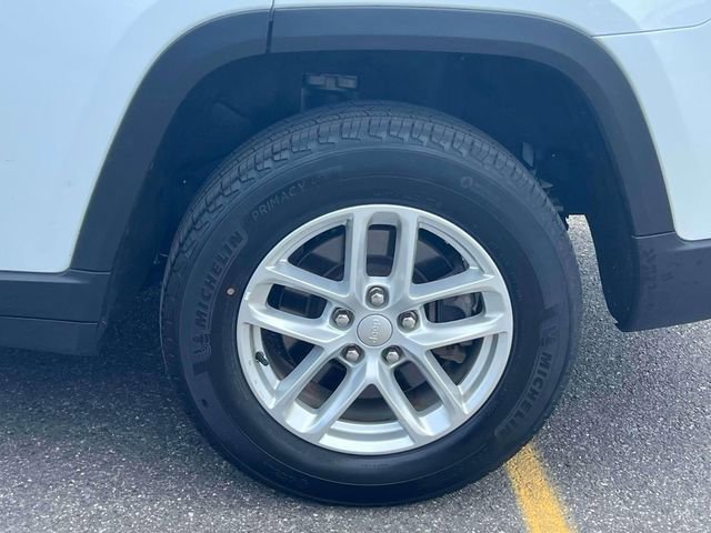 Used 2023 Jeep Grand Cherokee L Laredo RWD image 18