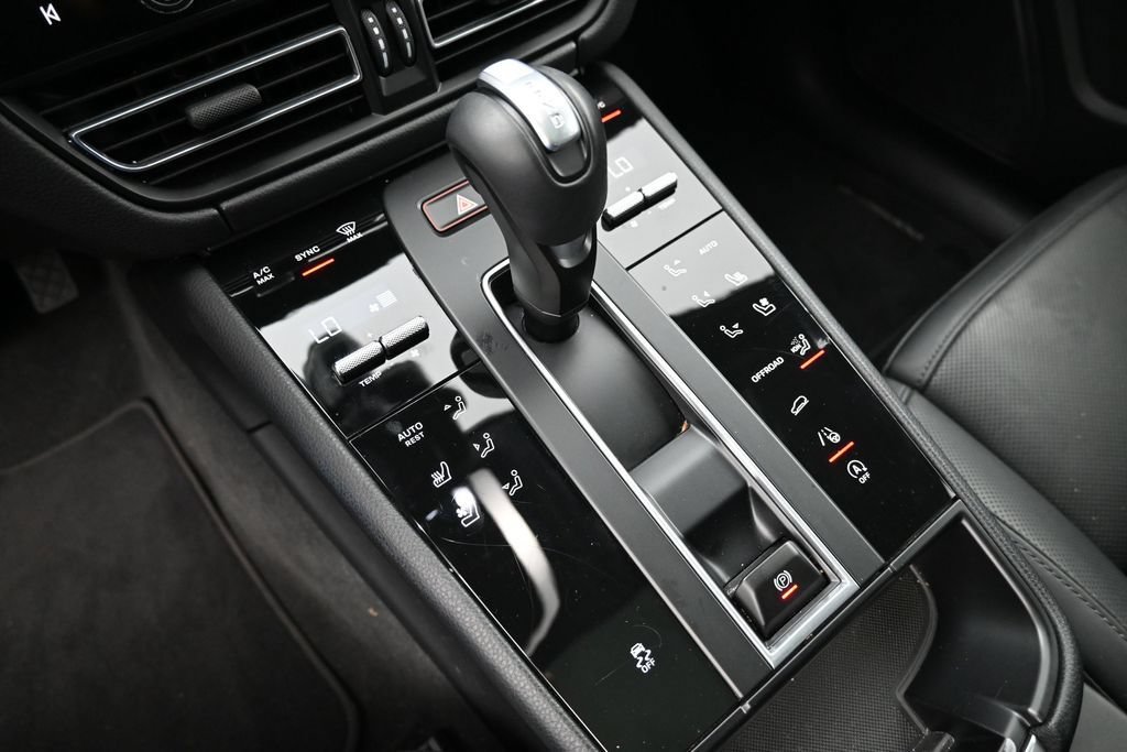 Certified 2026 Porsche Macan AWD/4WD image 21