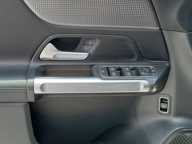 Used 2022 Mercedes-Benz GLB 250 image 23