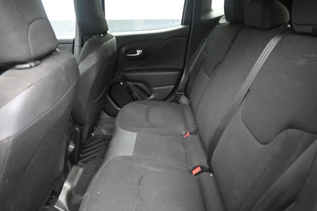 Used 2018 Jeep Renegade Altitude FWD image 19