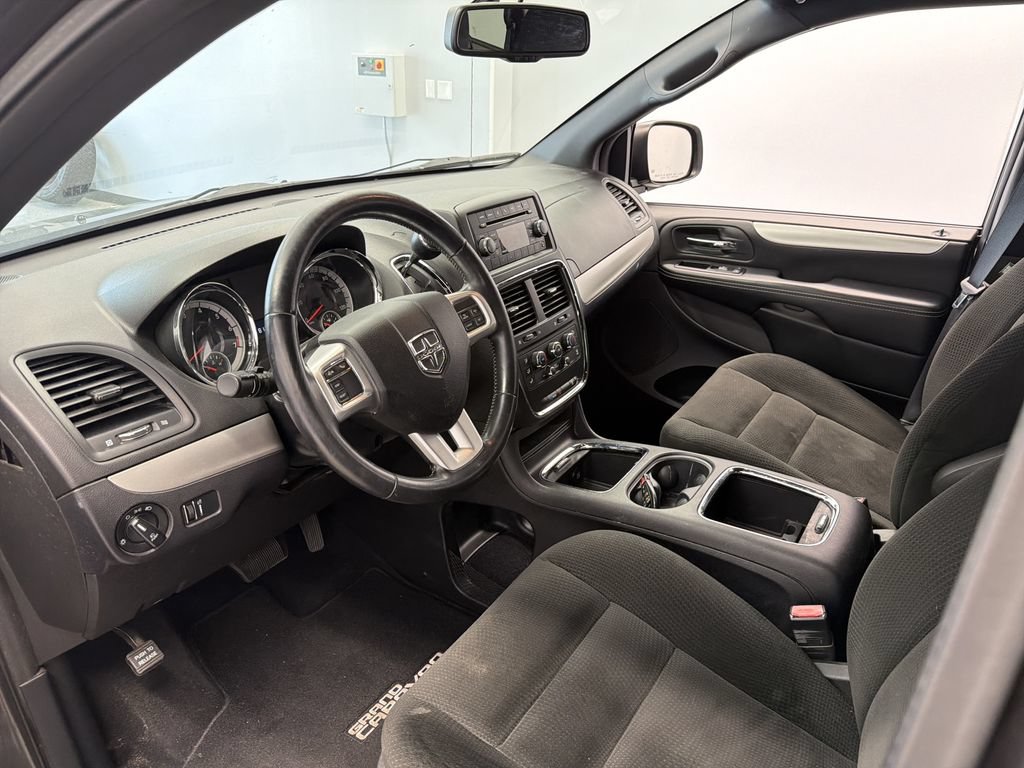 Used 2015 Dodge Grand Caravan SXT w/ Blacktop Package FWD image 15