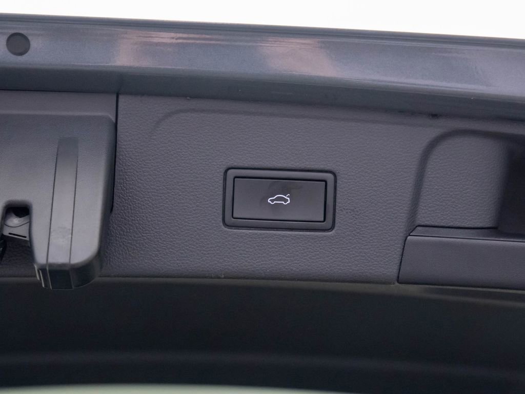 Used 2023 Volkswagen Atlas SEL image 33