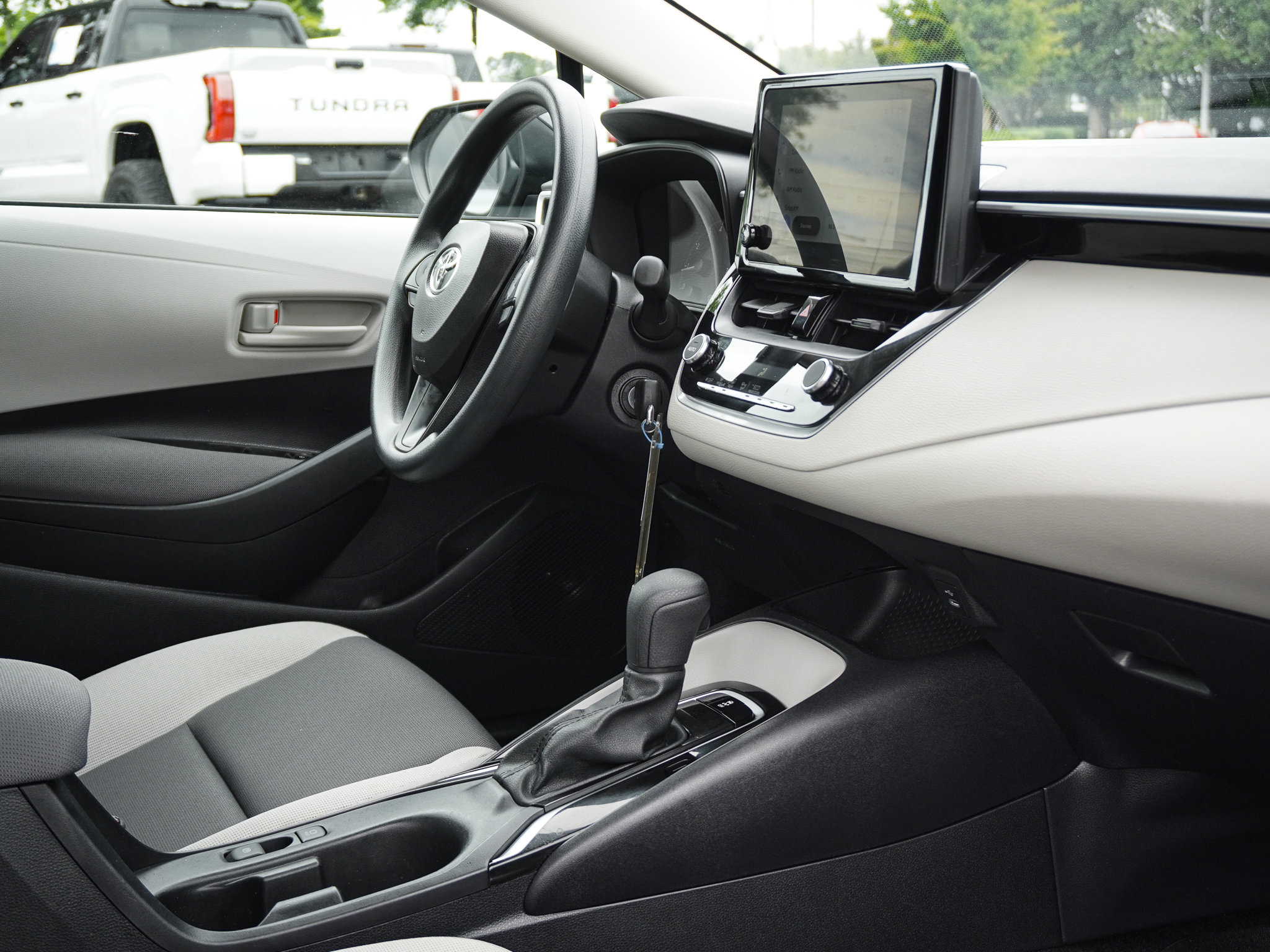 Used 2025 Toyota Corolla LE FWD image 35