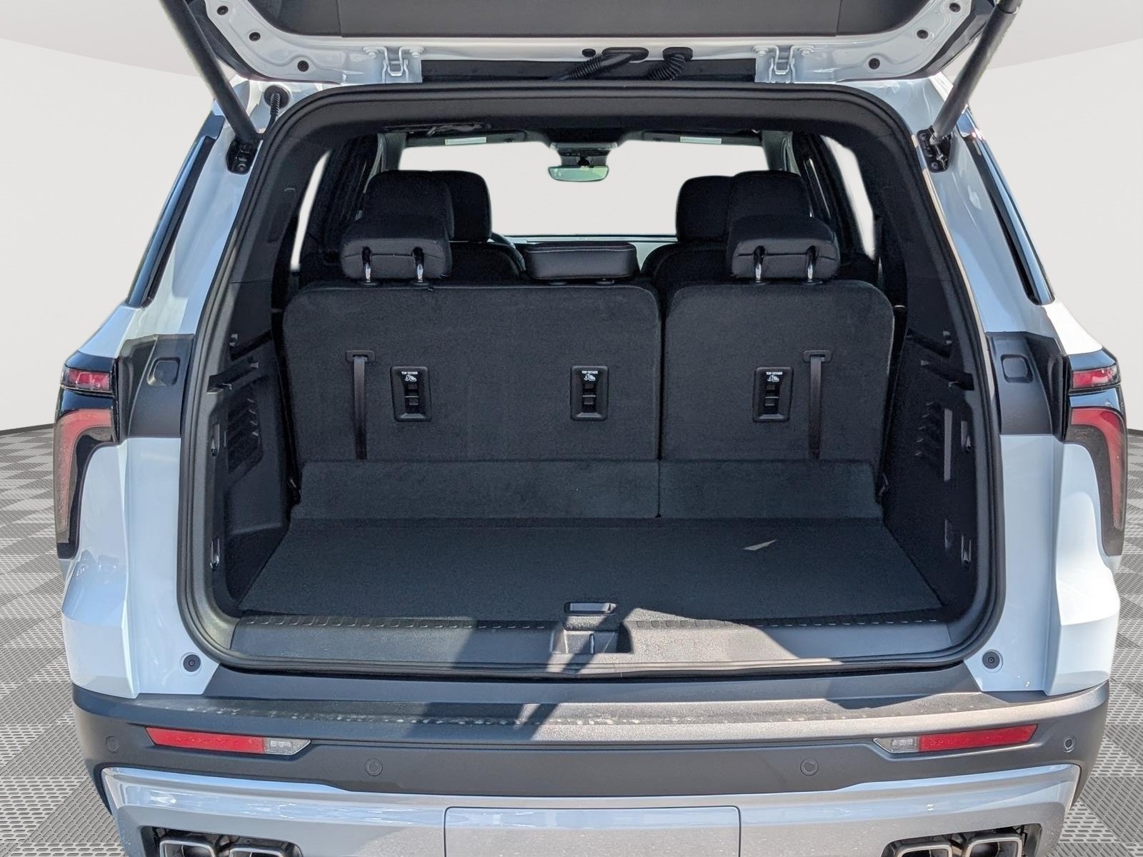New 2027 Chevrolet Traverse LT w/ Driver Confidence Package FWD image 9