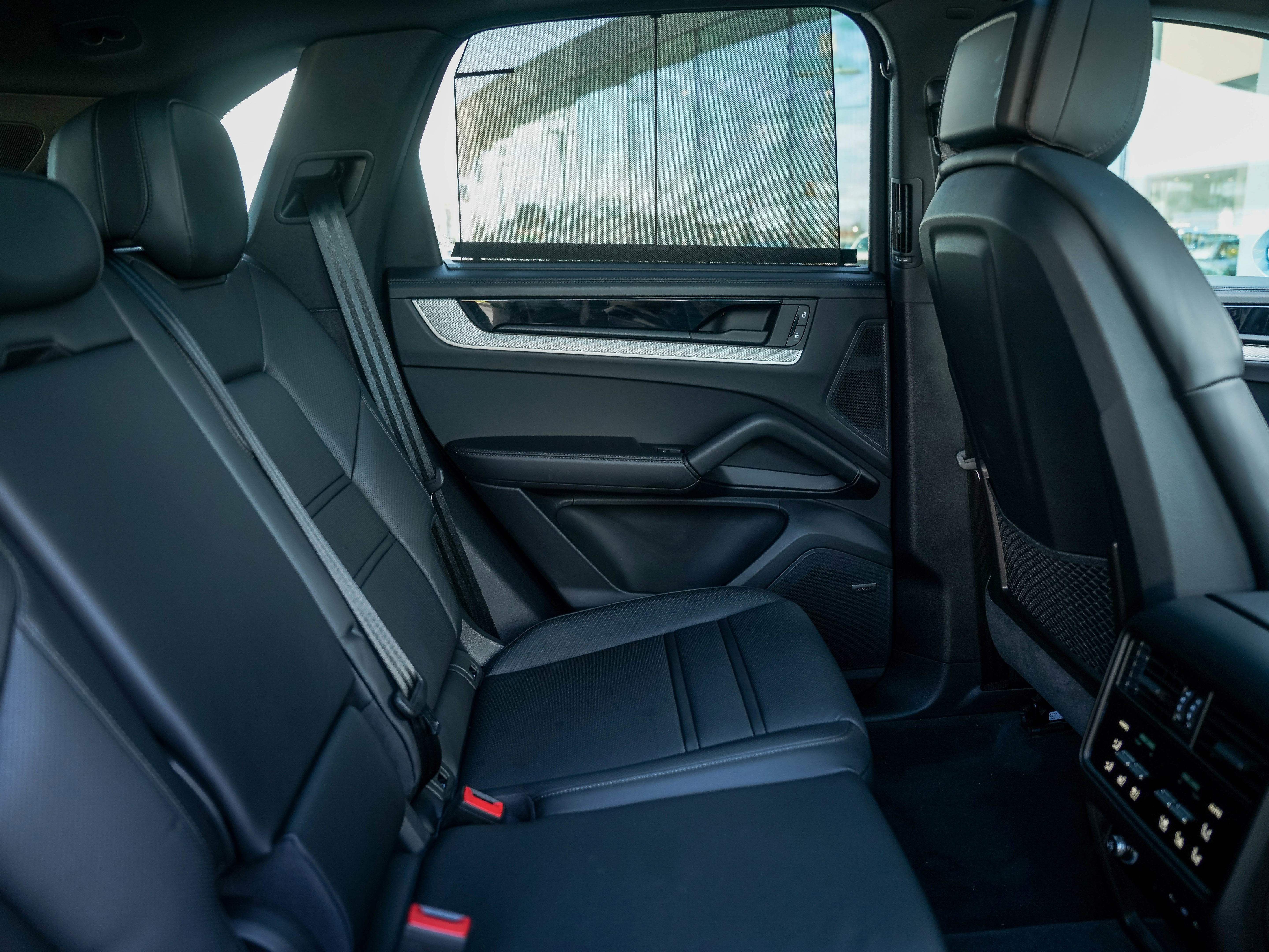 Certified 2025 Porsche Cayenne S image 30