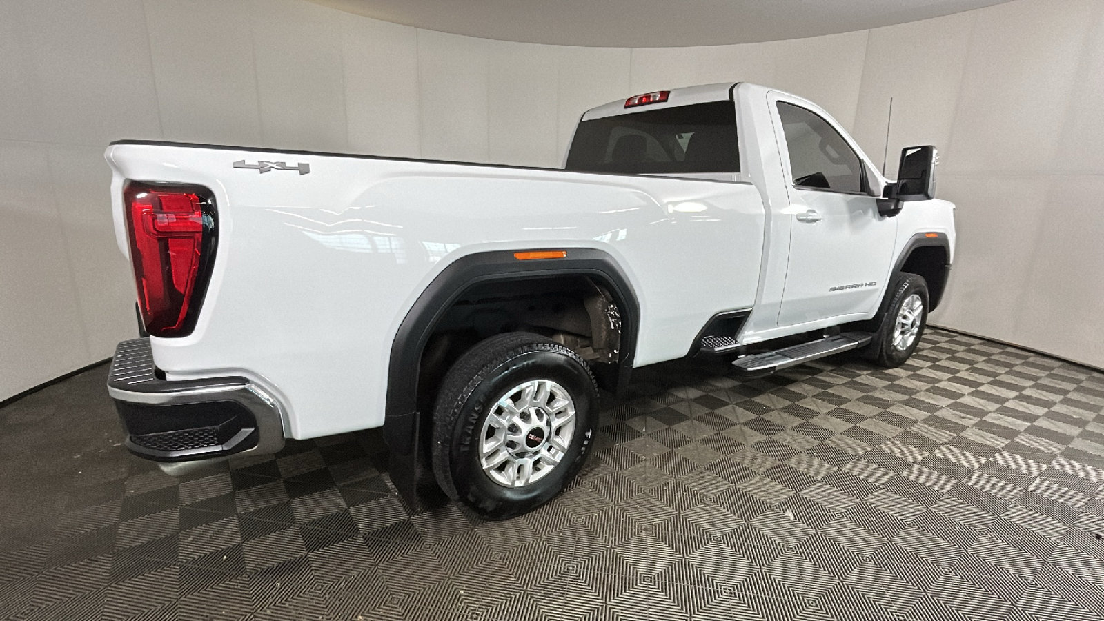 Used 2024 GMC Sierra 2500 SLE w/ SLE Convenience Package AWD/4WD image 3
