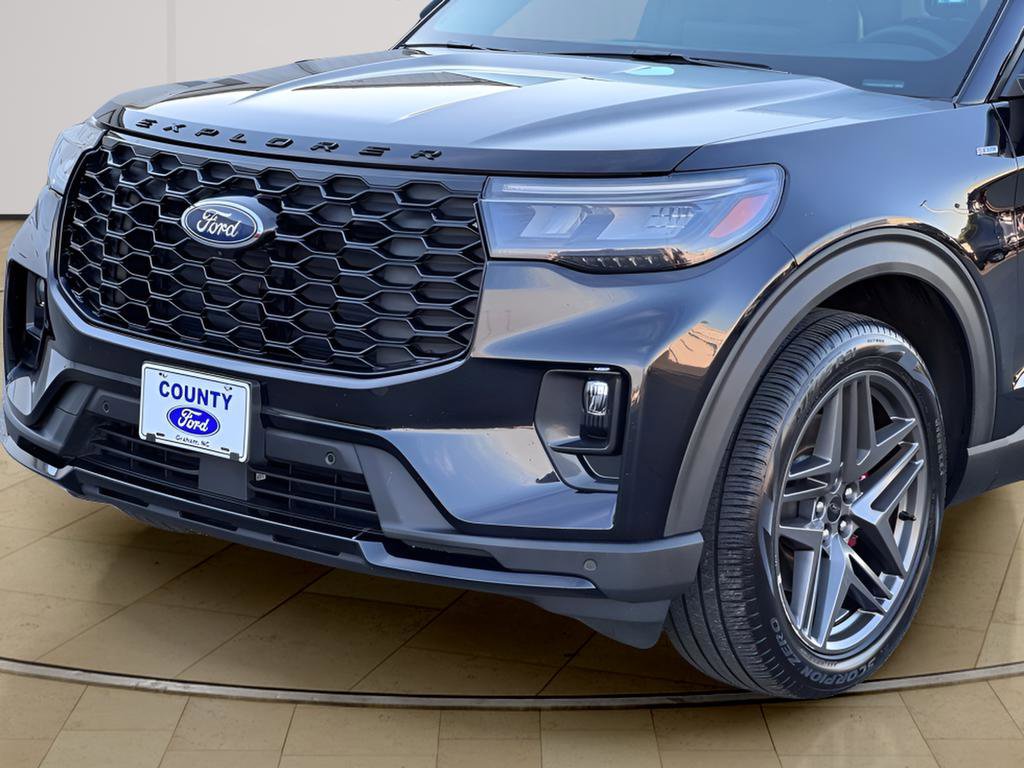 Used 2025 Ford Explorer ST-Line w/ ST-Line Street Pack AWD/4WD image 32