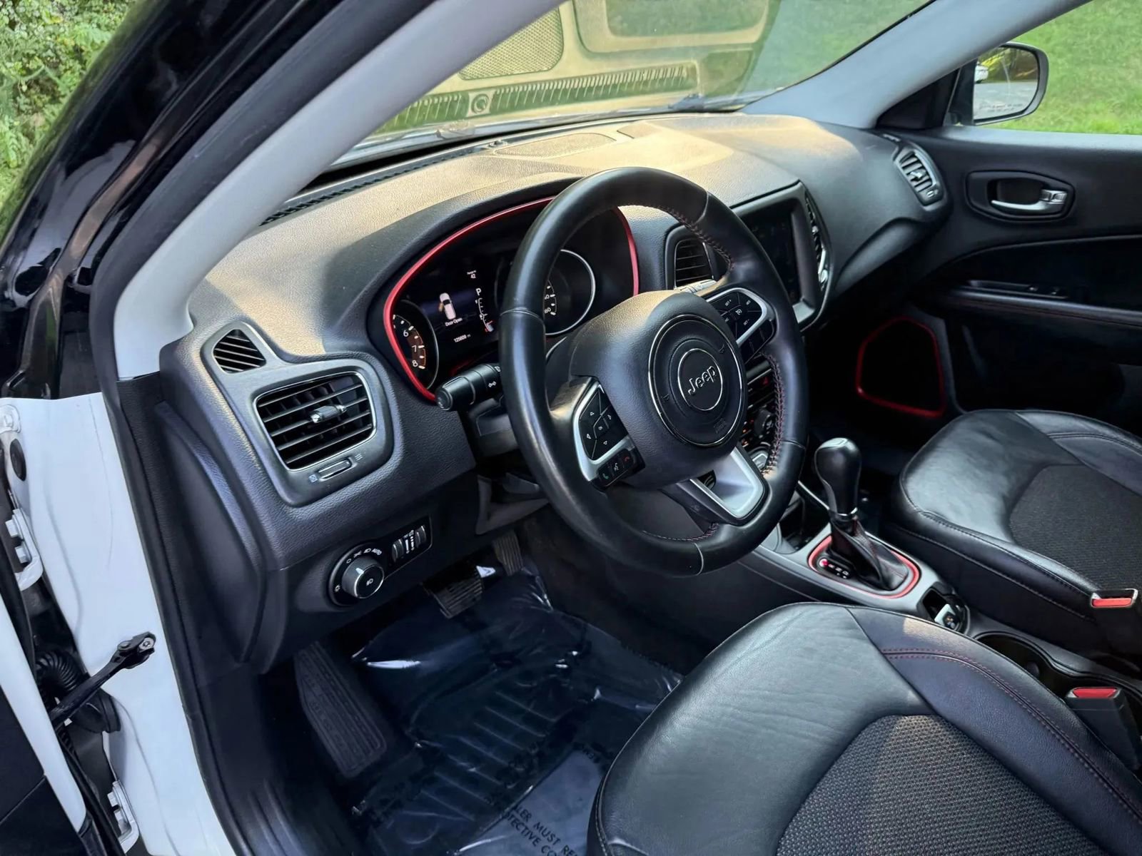 Used 2018 Jeep Compass Trailhawk AWD/4WD image 25