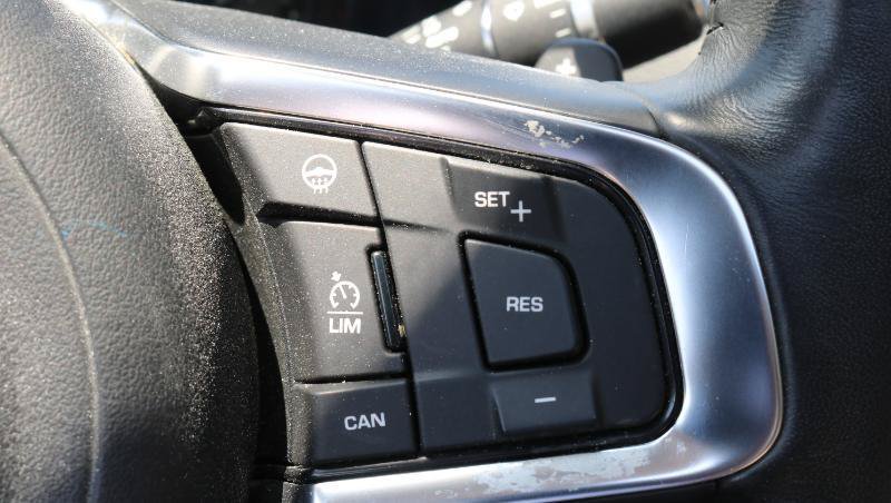 Used 2018 Jaguar XE Prestige RWD image 10