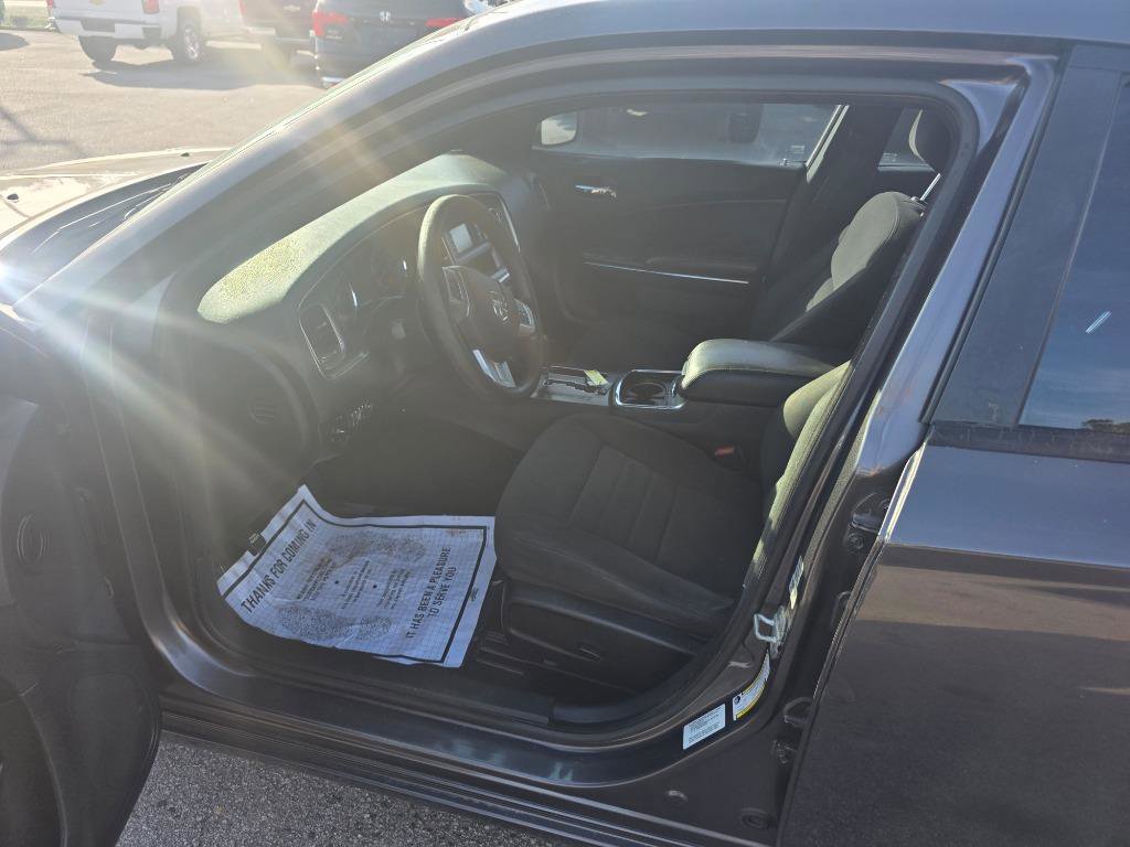 Used 2013 Dodge Charger SE RWD image 5