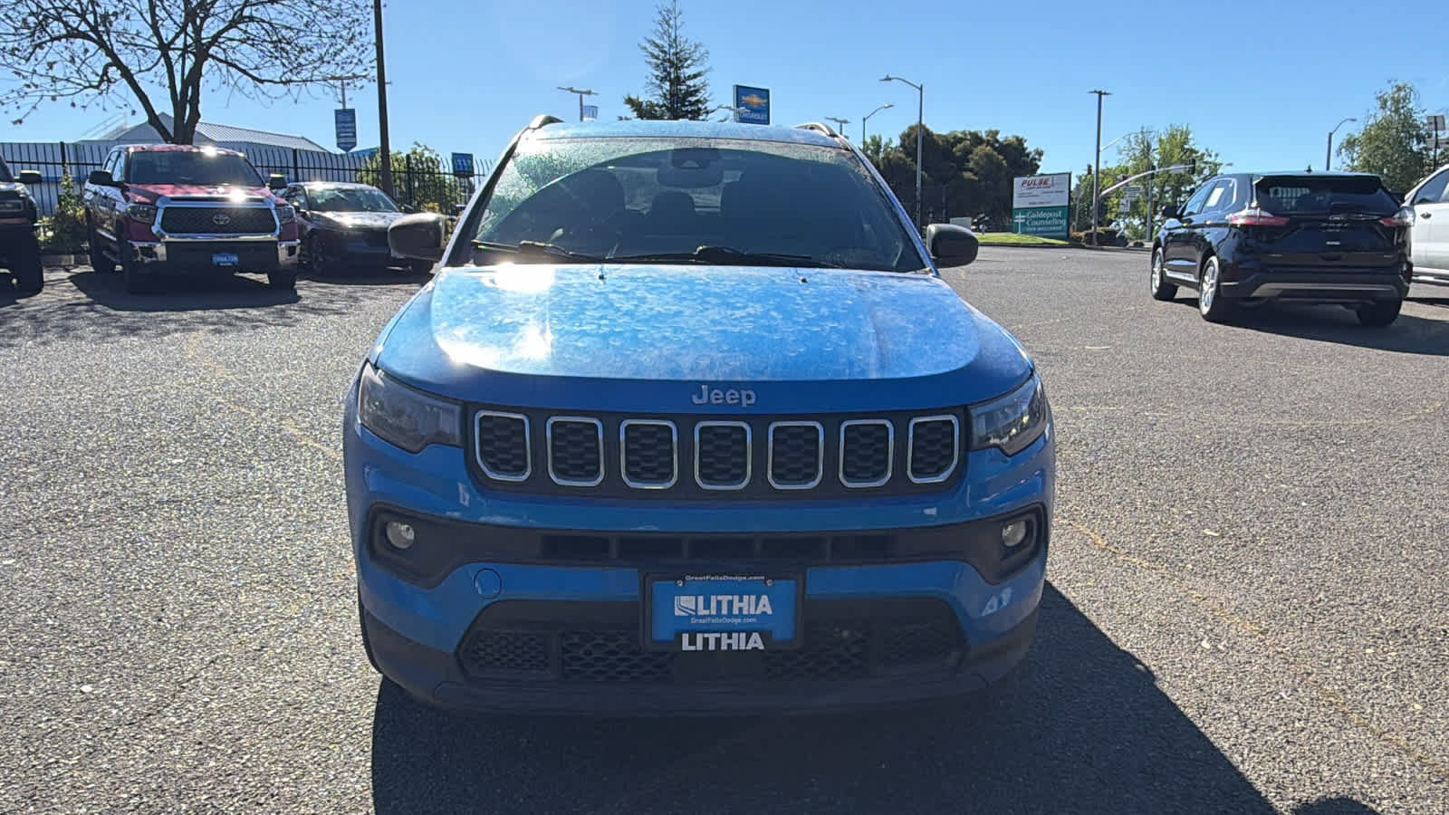 Used 2024 Jeep Compass Latitude image 2