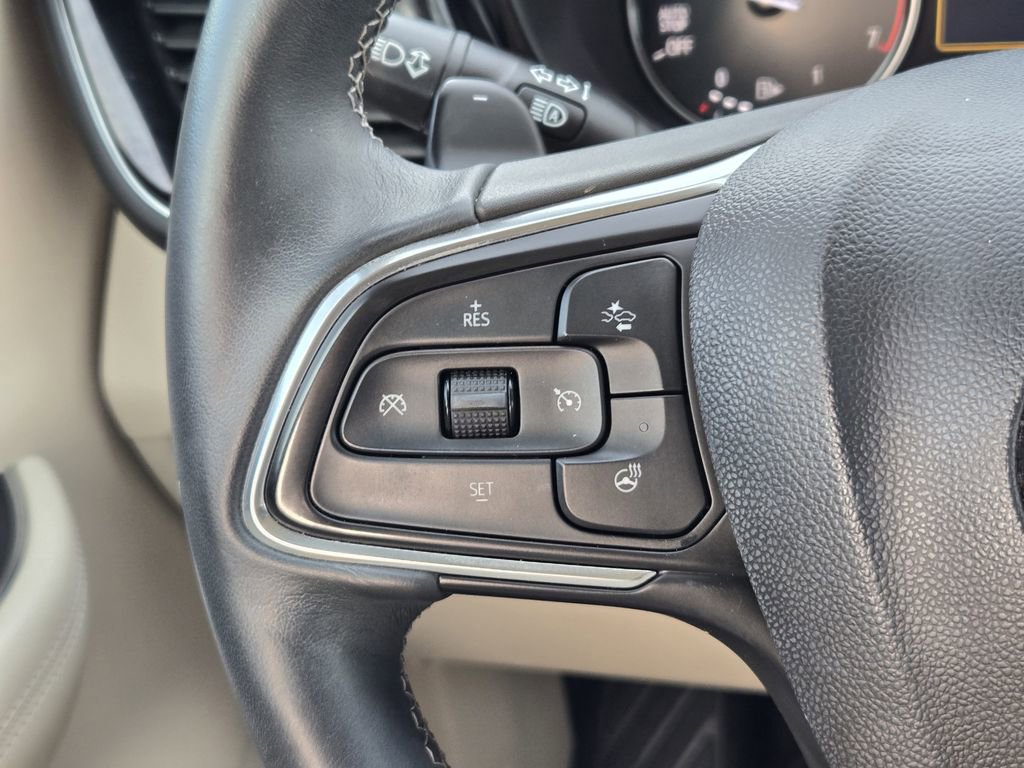 Used 2022 Buick Envision Avenir w/ Technology Package II image 26