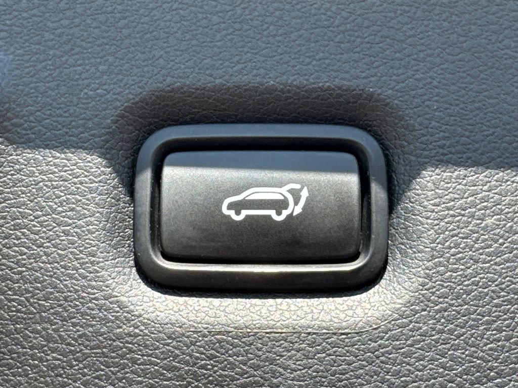 Used 2022 Hyundai Santa Fe SEL Premium image 18