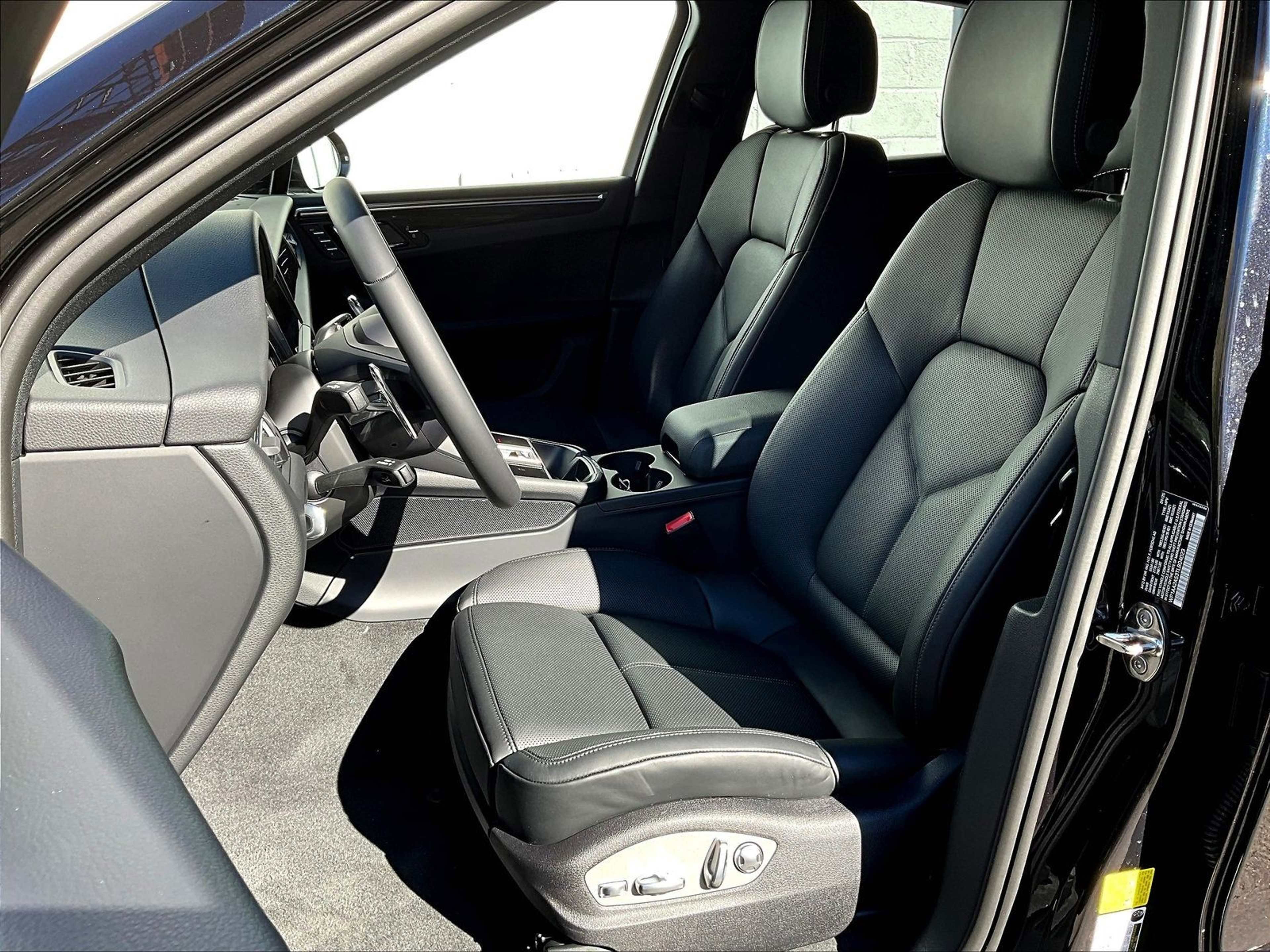 New 2026 Porsche Macan image 5