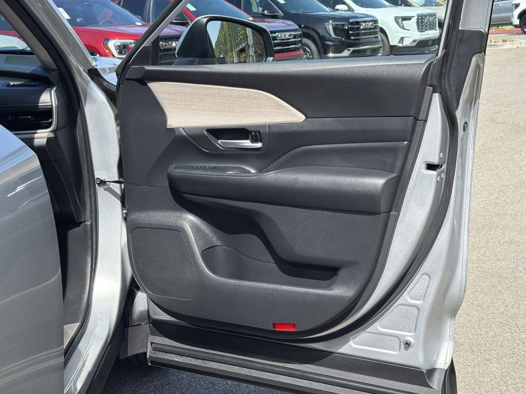 Used 2024 Toyota Grand Highlander Limited image 32