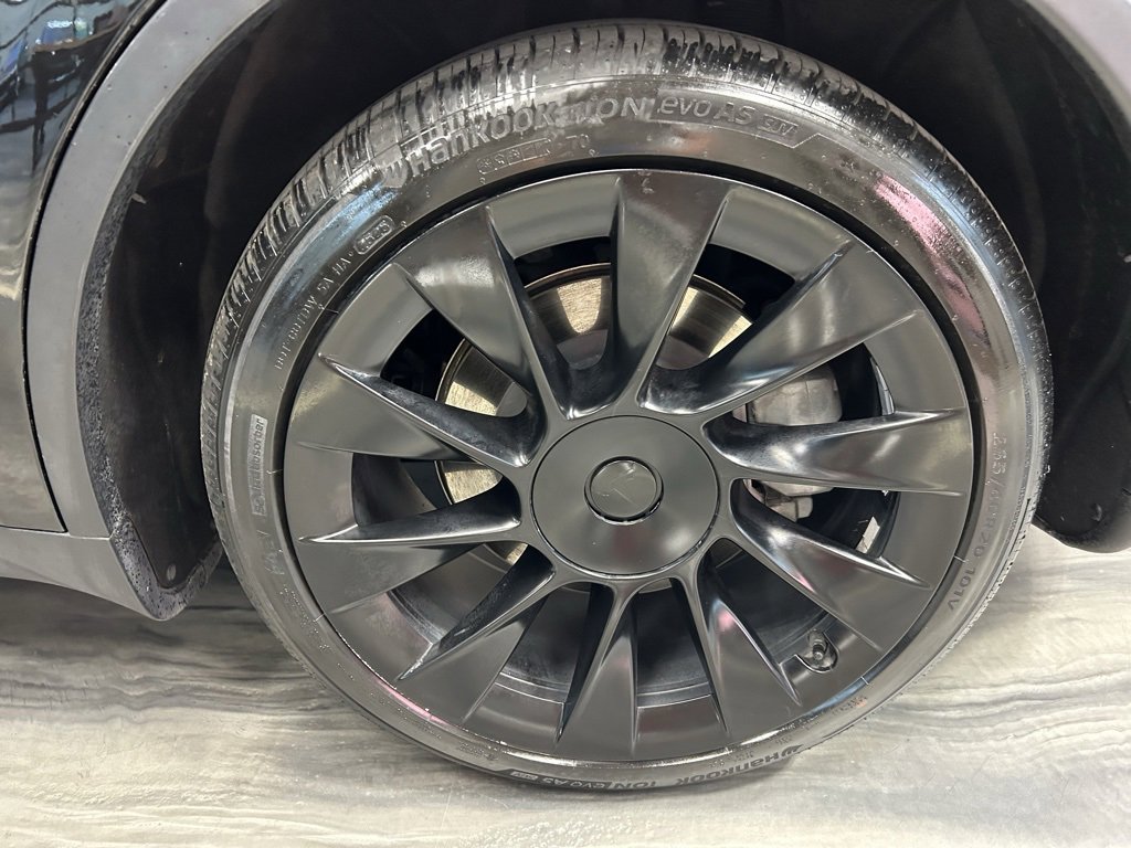 Used 2020 Tesla Model Y Long Range image 18