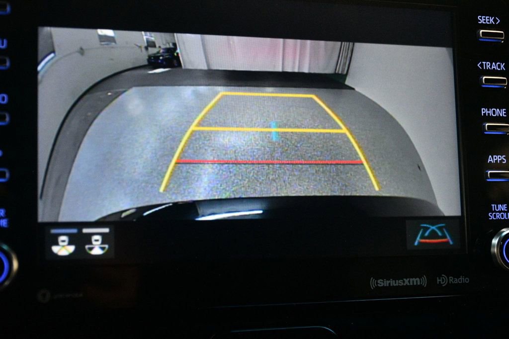 Used 2022 Toyota Venza XLE image 6